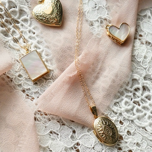 LucyMint Jewelry | Ornate Oval Gold Locket Necklace - Picture 4 of 5